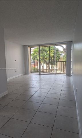 8810 Fontainebleau Blvd 201, Miami, FL 33172