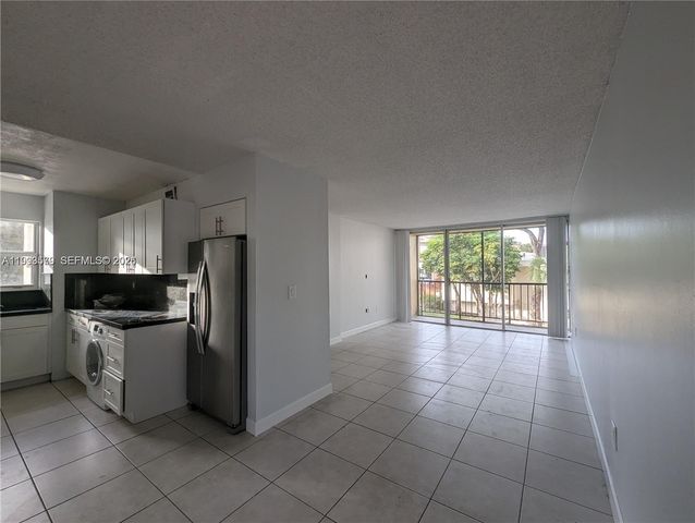 8810 Fontainebleau Blvd 201, Miami, FL 33172