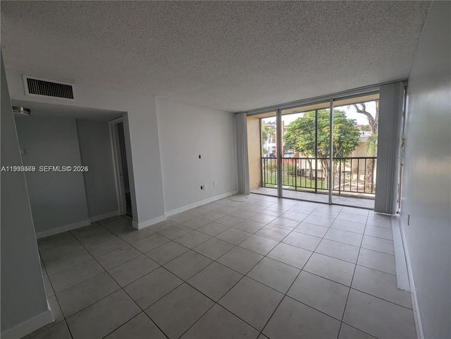 8810 Fontainebleau Blvd 201, Miami, FL 33172