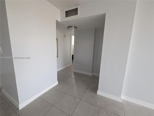 8810 Fontainebleau Blvd 201, Miami, FL 33172