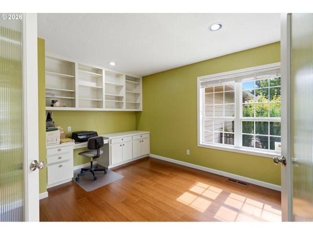 6137 HOGAN Dr, Keizer, OR 97303