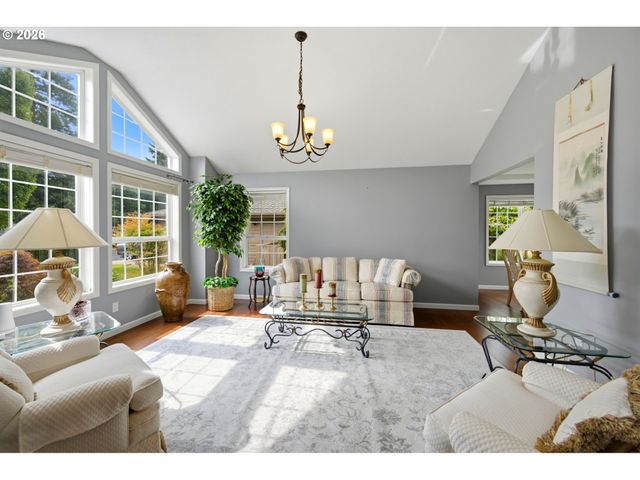 6137 HOGAN Dr, Keizer, OR 97303