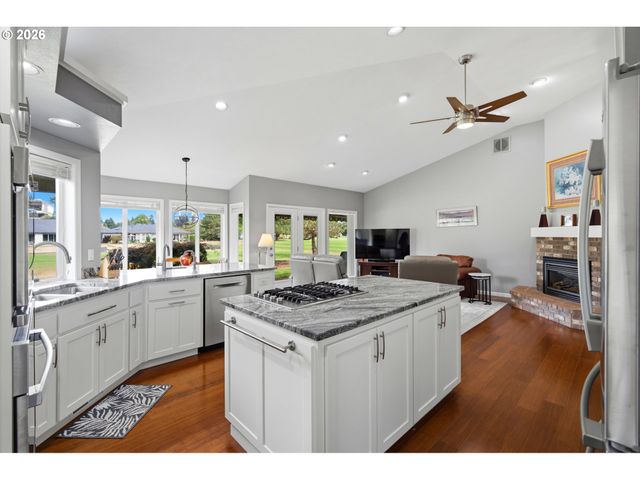 6137 HOGAN Dr, Keizer, OR 97303