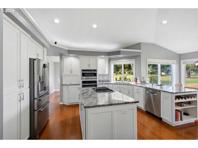 6137 HOGAN Dr, Keizer, OR 97303