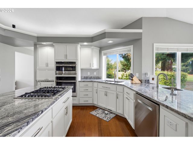 6137 HOGAN Dr, Keizer, OR 97303