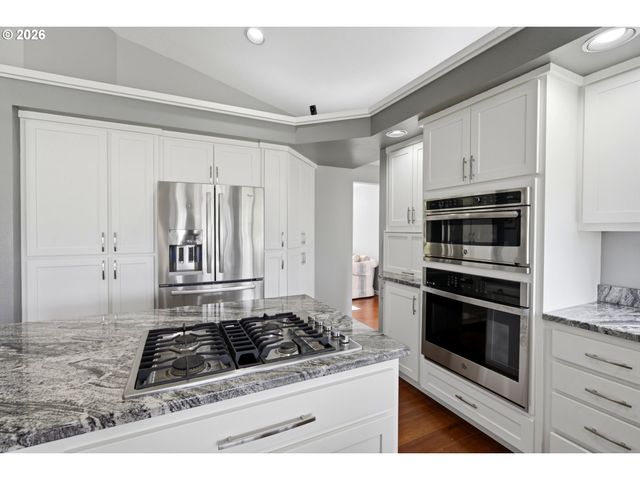 6137 HOGAN Dr, Keizer, OR 97303