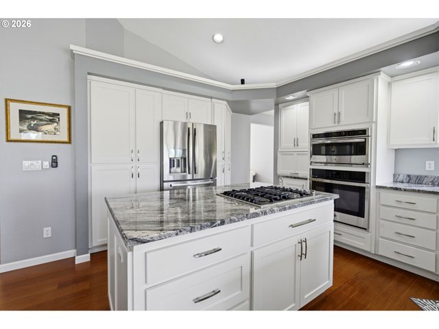 6137 HOGAN Dr, Keizer, OR 97303
