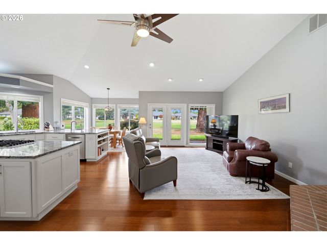 6137 HOGAN Dr, Keizer, OR 97303