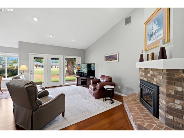 6137 HOGAN Dr, Keizer, OR 97303