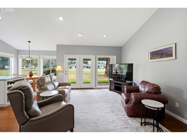 6137 HOGAN Dr, Keizer, OR 97303