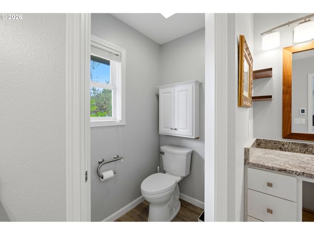 6137 HOGAN Dr, Keizer, OR 97303