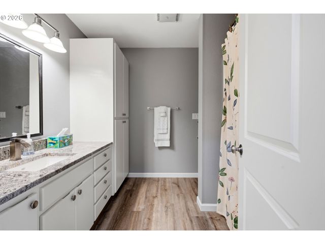 6137 HOGAN Dr, Keizer, OR 97303