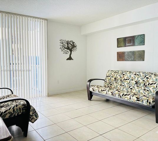 5085 NW 7th St 909, Miami, FL 33126