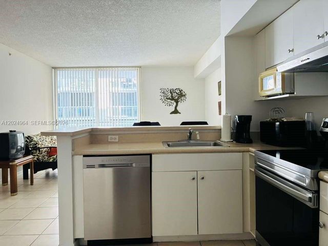5085 NW 7th St 909, Miami, FL 33126