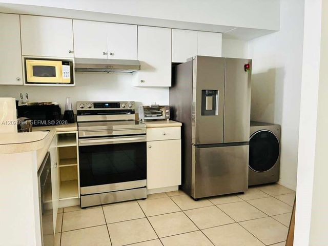 5085 NW 7th St 909, Miami, FL 33126