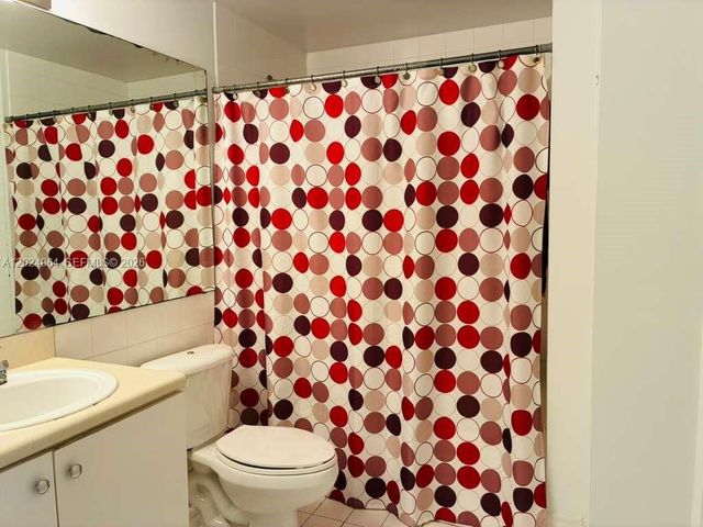 5085 NW 7th St 909, Miami, FL 33126