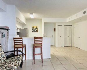 5085 NW 7th St 909, Miami, FL 33126