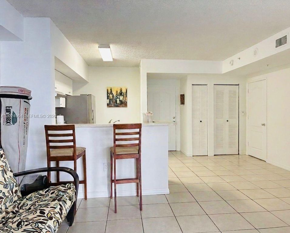 5085 NW 7th St 909, Miami, FL 33126