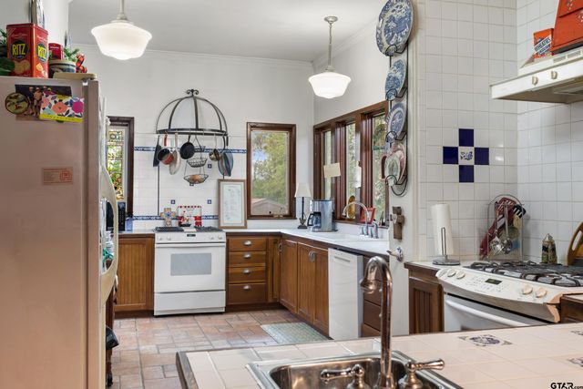423 E Charnwood, Tyler, TX 75701
