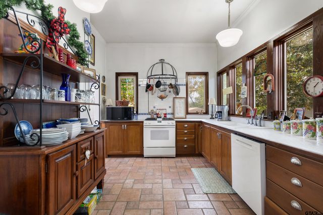 423 E Charnwood, Tyler, TX 75701