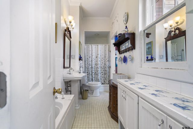 423 E Charnwood, Tyler, TX 75701