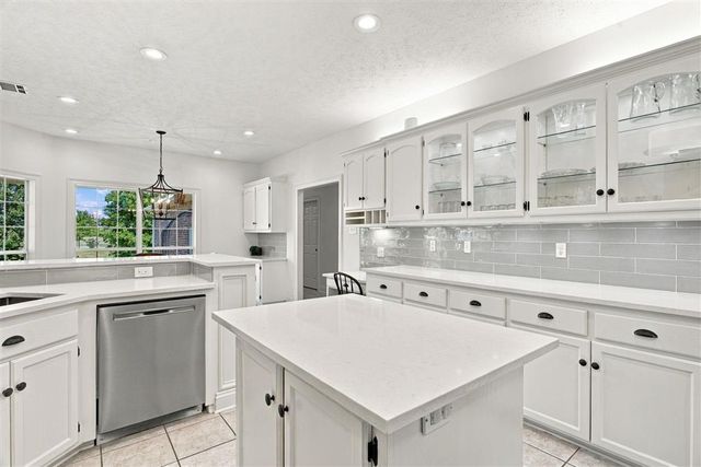 2716 Magnolia Lane, Lake Charles, LA 70605