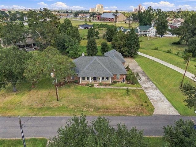 2716 Magnolia Lane, Lake Charles, LA 70605
