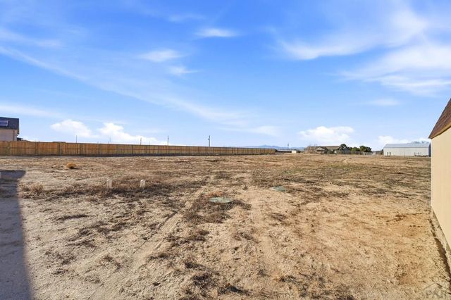 1169 E Canary Dr, Pueblo, CO 81007
