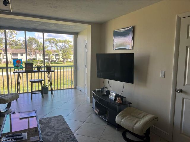 1085 Forest Lakes DR 8202, Naples, FL 34105