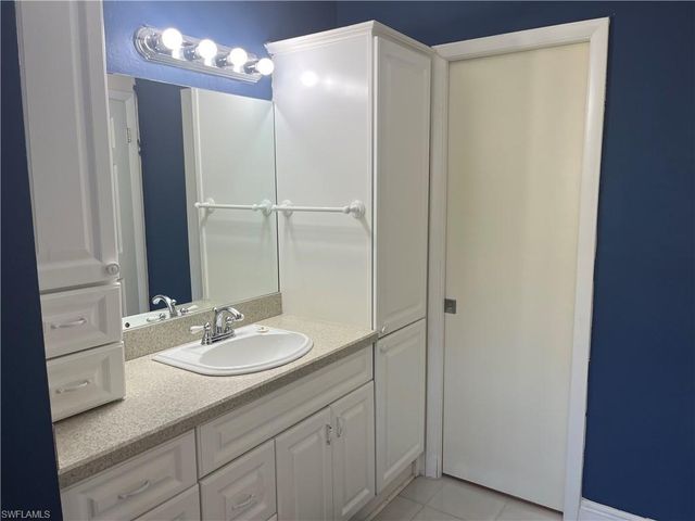 1085 Forest Lakes DR 8202, Naples, FL 34105