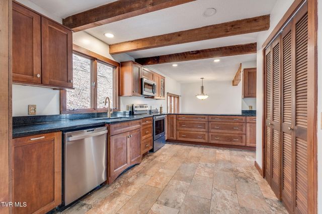 690 Buttermilk Road, Blountville, TN 37617