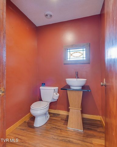 690 Buttermilk Road, Blountville, TN 37617