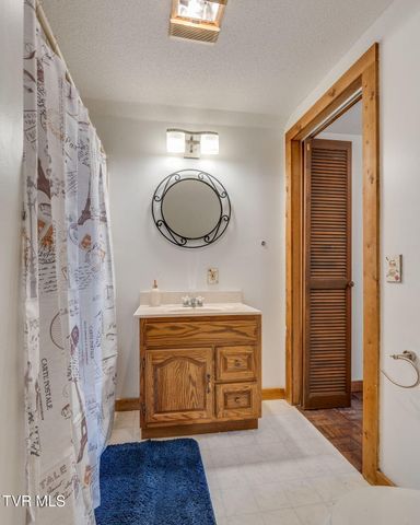 690 Buttermilk Road, Blountville, TN 37617