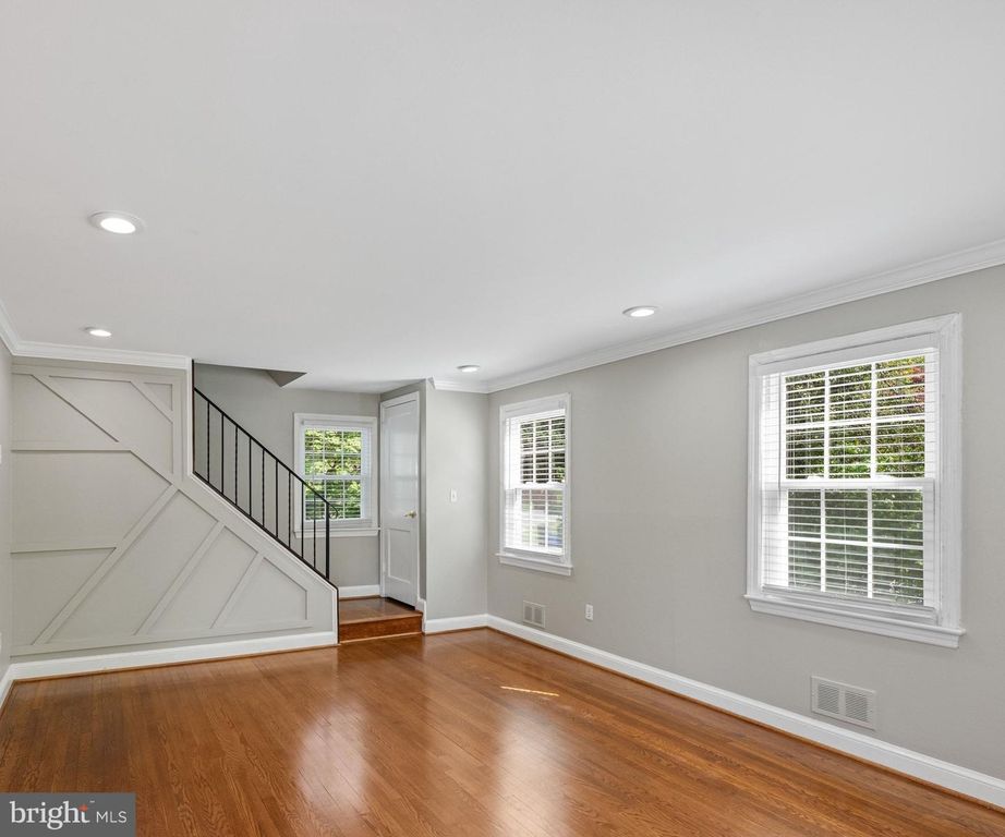 Image 18 of property listing at 9901 EDWARD AVE, Bethesda, MD 20814