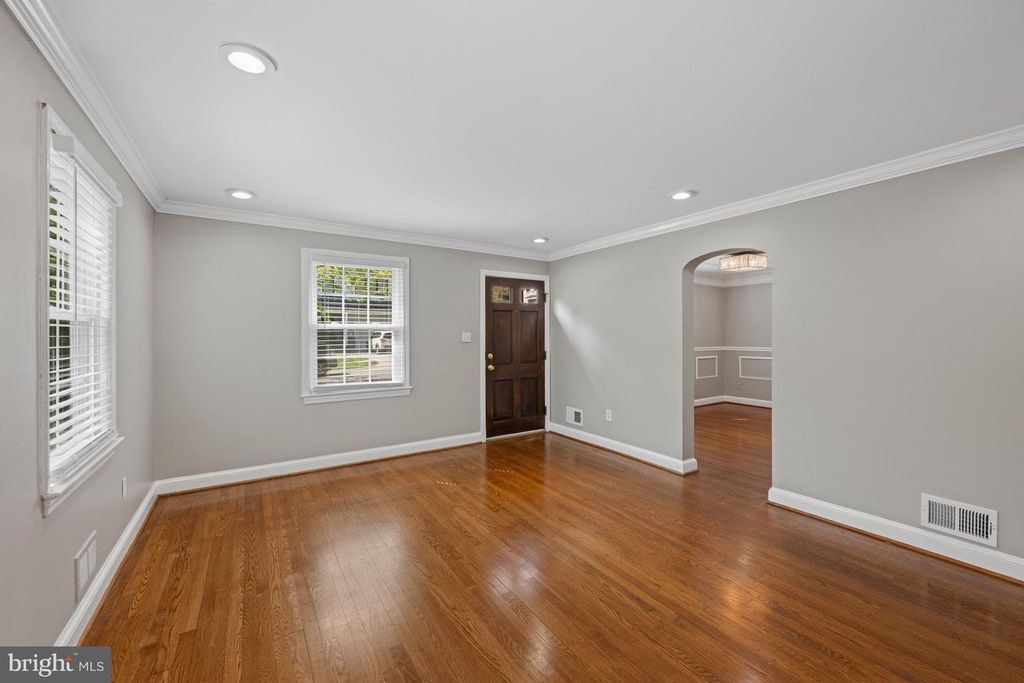 Image 4 of property listing at 9901 EDWARD AVE, Bethesda, MD 20814