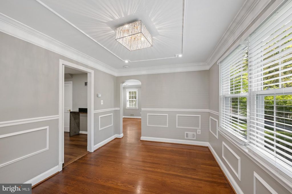 Image 7 of property listing at 9901 EDWARD AVE, Bethesda, MD 20814