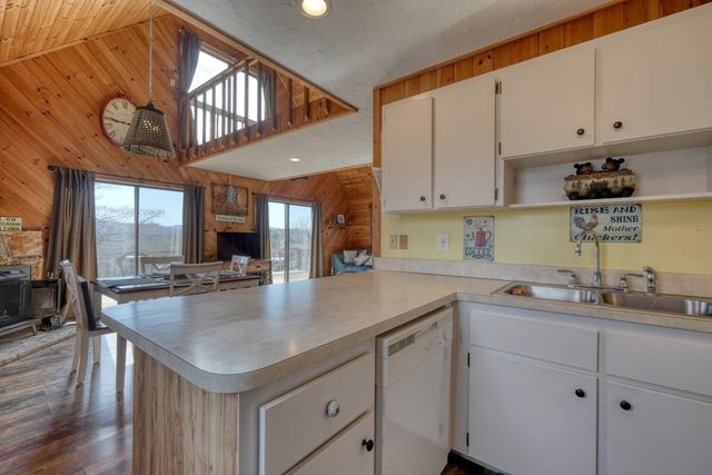 206 Ivy Knob Lane, Hayesville, NC 28904