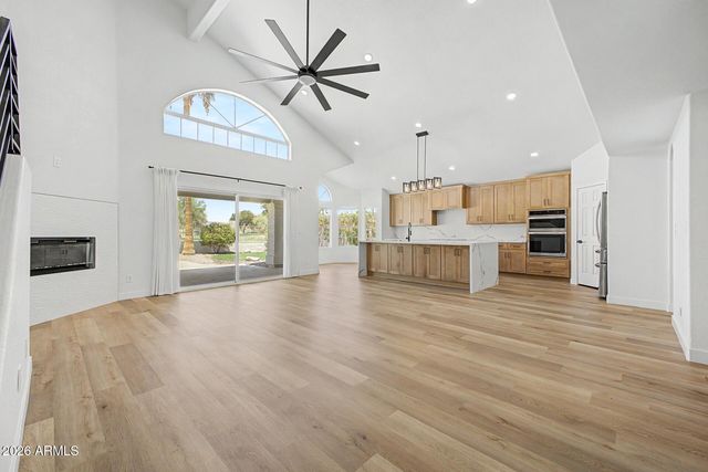 1426 E AMBERWOOD Drive, Phoenix, AZ 85048