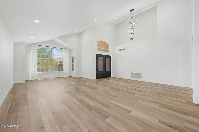 1426 E AMBERWOOD Drive, Phoenix, AZ 85048