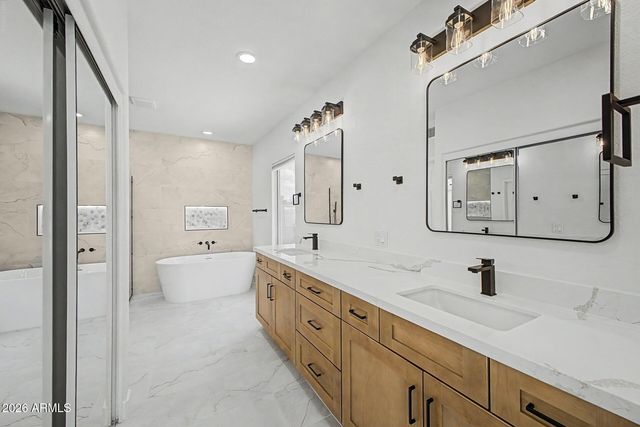 1426 E AMBERWOOD Drive, Phoenix, AZ 85048