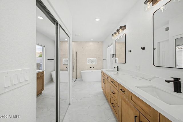 1426 E AMBERWOOD Drive, Phoenix, AZ 85048