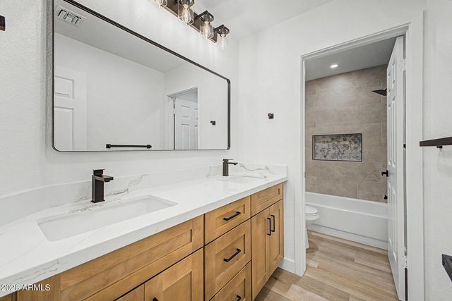 1426 E AMBERWOOD Drive, Phoenix, AZ 85048