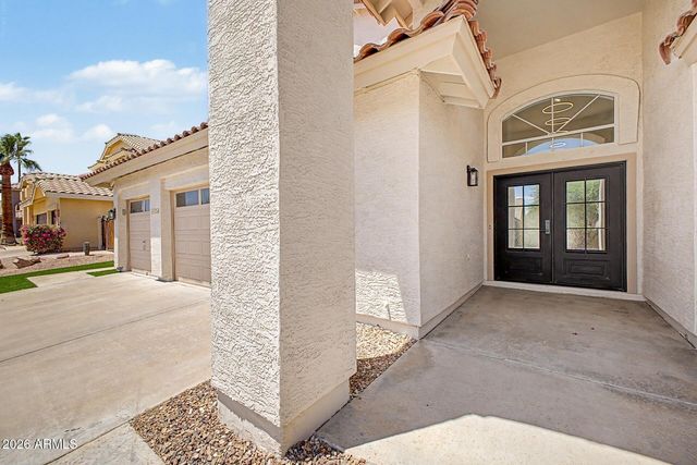 1426 E AMBERWOOD Drive, Phoenix, AZ 85048