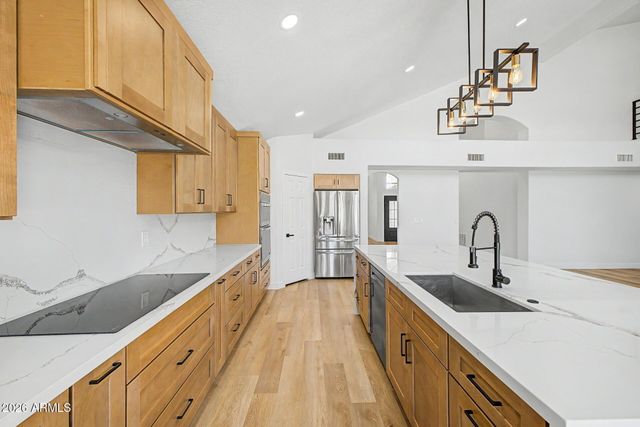 1426 E AMBERWOOD Drive, Phoenix, AZ 85048
