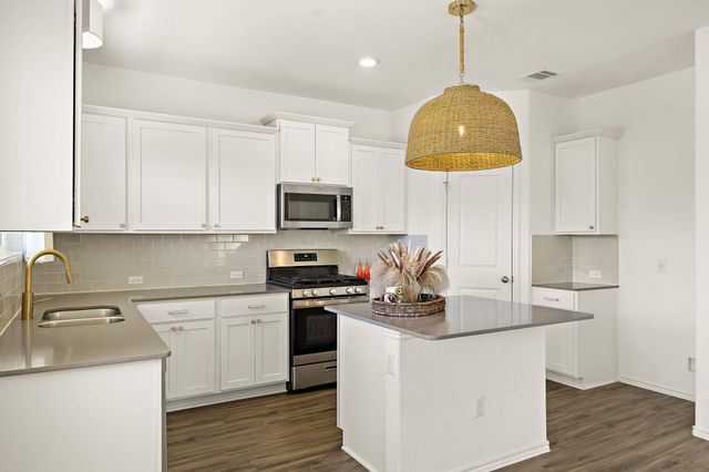 8002 Prairie Rye DR, Lago Vista, TX 78645