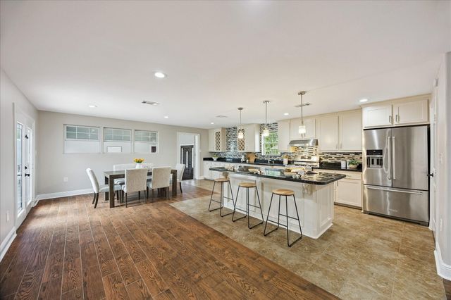 9203 Avenue G, Liverpool, TX 77577