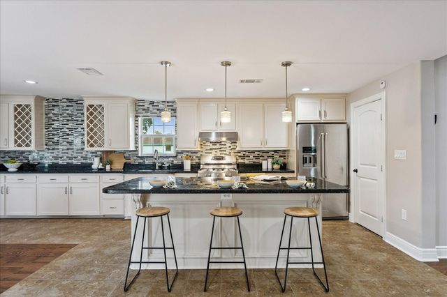 9203 Avenue G, Liverpool, TX 77577