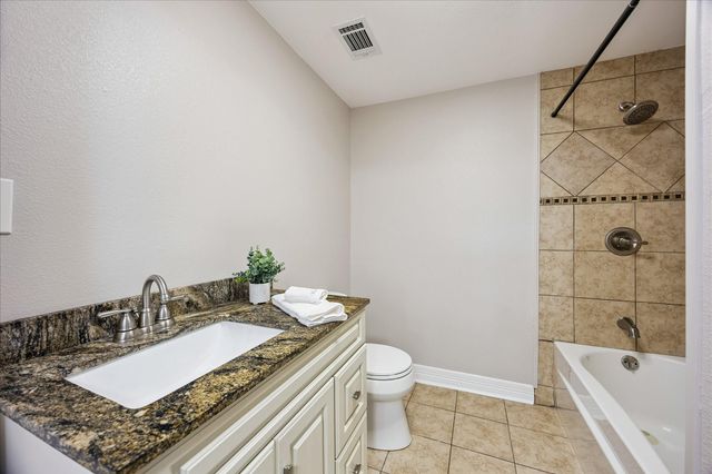 9203 Avenue G, Liverpool, TX 77577