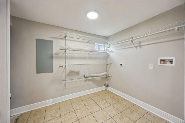 9203 Avenue G, Liverpool, TX 77577