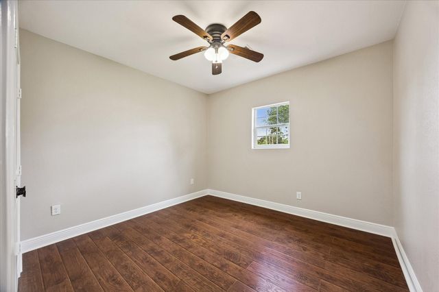 9203 Avenue G, Liverpool, TX 77577